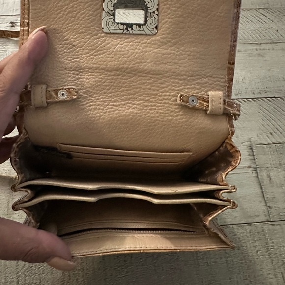 Crocodile Pattern Tan Crossbody Bag - Picture 4 of 11